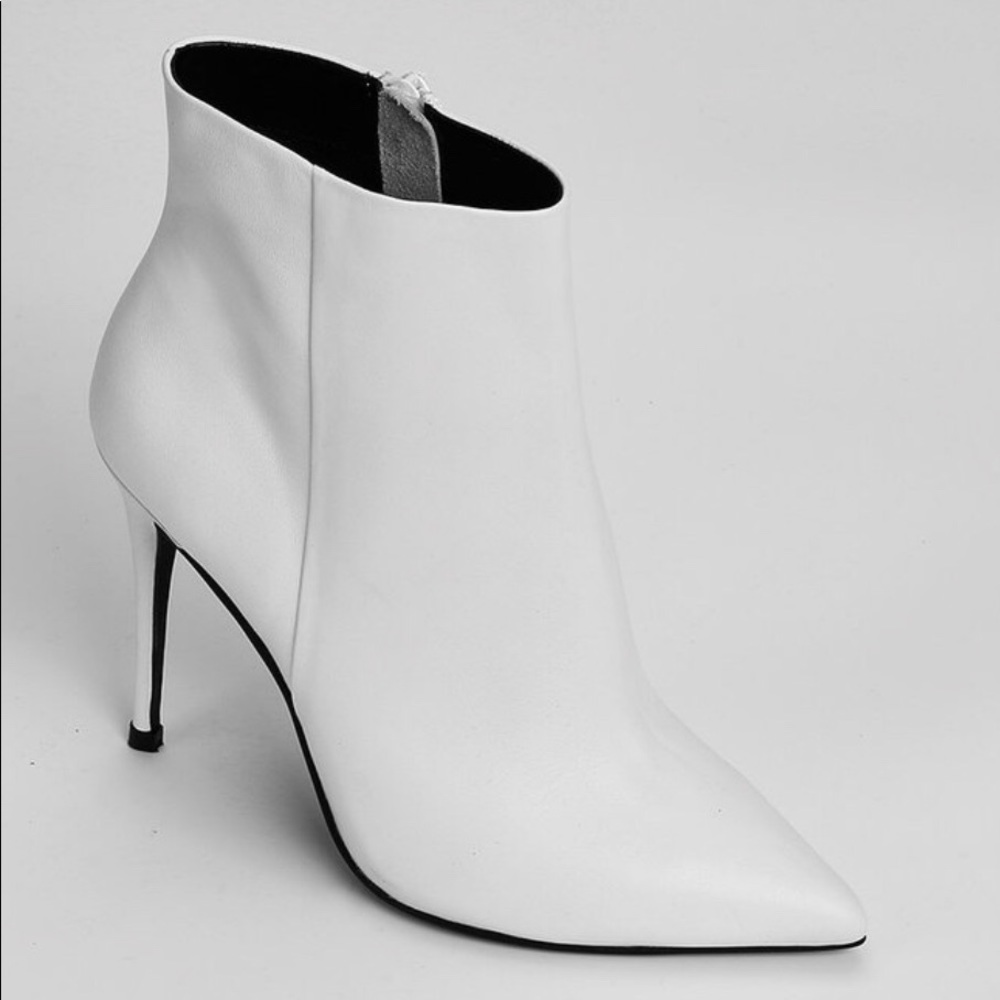 NAKED WOLFE White Leather Booties. Size US 7